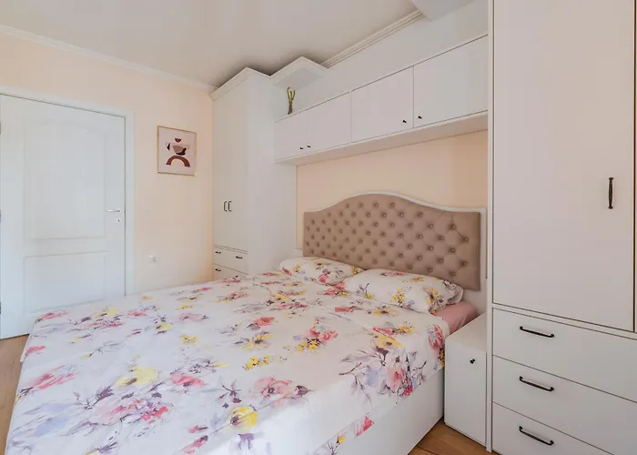 Foodie 2br близо до центъра Apartment